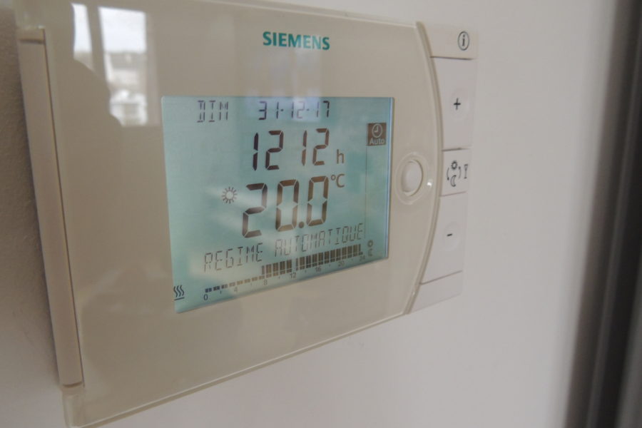 Thermostat programmable de chauffage